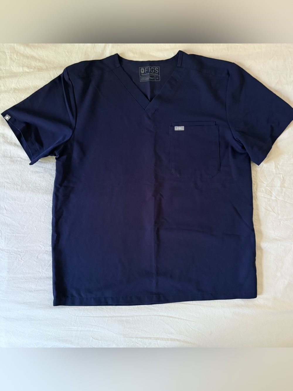 FIGS Men’s Navy Blue Leon Scrub Top XL